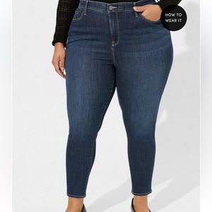Torrid Sky High Skinny (size 18r)